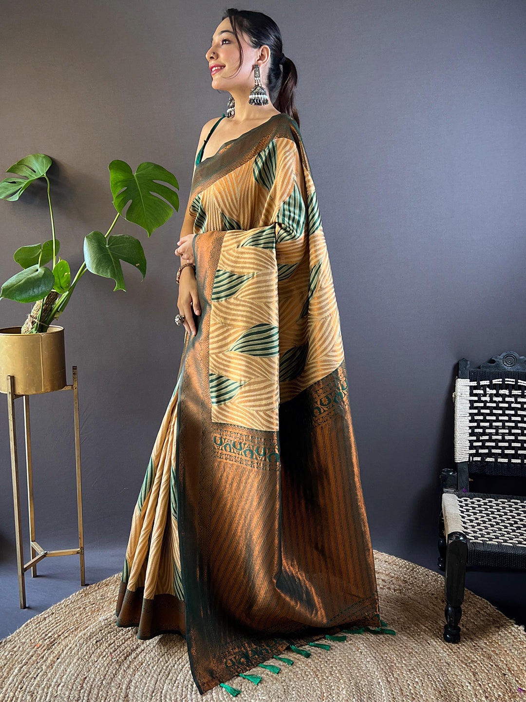 Green Tussar Silk Abstract Ikkat Print Saree